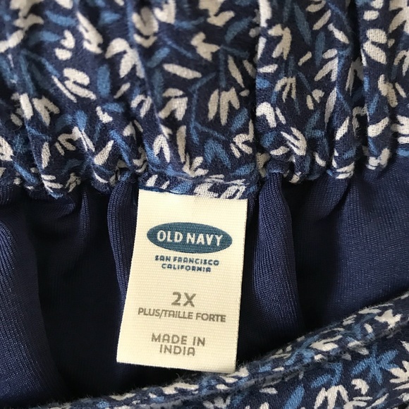 Cute, full mini skirt. - Picture 3 of 3